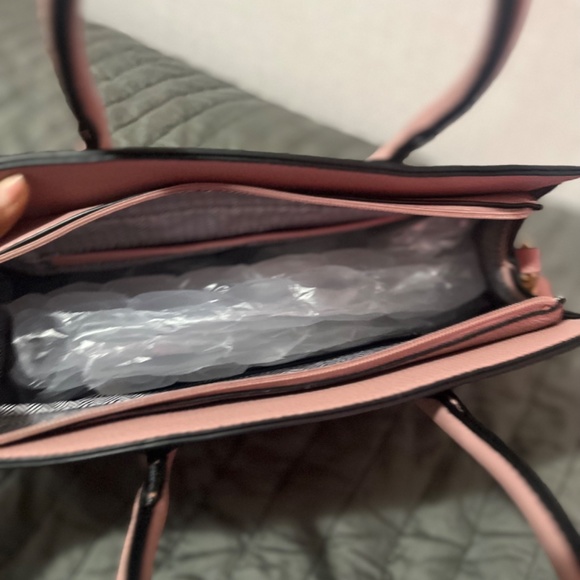 Soft Pink Hand Bag/Off Shoulder Bag - Picture 3 of 5